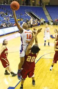 Chuantandra Williams had 14 points for the Mavericks.
