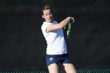 Elizabeth Thoms went 4-0 in matches last week.