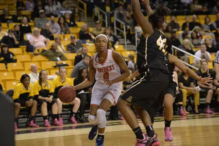 Freshman Cierra Johnson led the Lady Mavs with 20 points.