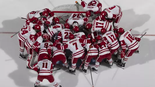 The Wisconsin men's hockey team huddles up before a game