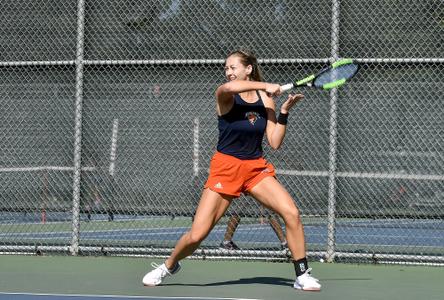 Women's Tennis Competes at St. Joseph's Invitational – The Villanovan