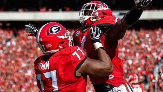 November 21, 2015: Georgia Bulldogs guard Isaiah Wynn (77) helps