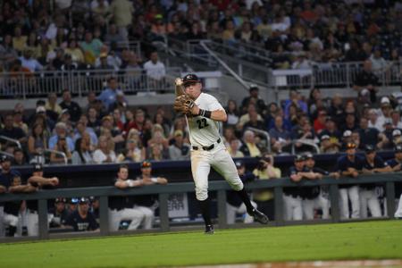 Georgia Bulldogs standout Aaron Schunk wins John Olerud Two-Way