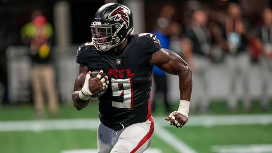 Atlanta Falcons linebacker Lorenzo Carter (9) runs during an NFL