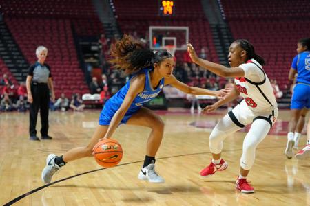 WBB Milahnie Perry Action at UNLV 2023-24