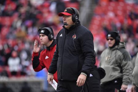 College football: Louisville LB focused on big honors after graduating early