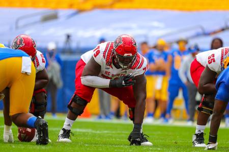 Panthers rookie OT Ikem Ekwonu pancakes, gets pancaked against