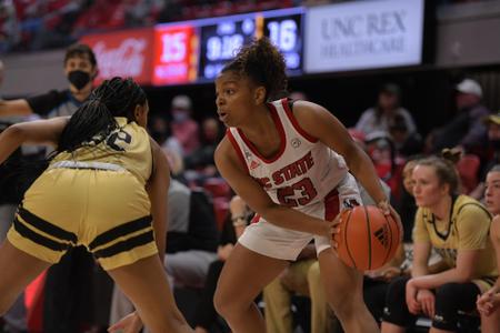 Elissa Cunane and Kayla Jones selected in 2022 WNBA Draft - Backing The Pack