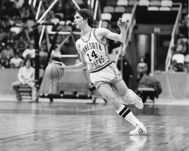Saunders starred for the Gophers from 1973-77 before a nearly 40-year career in college and professional basketball.