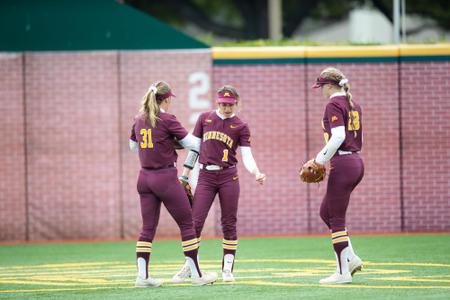 College baseball: Minnesota beats UCLA in 10 innings, makes NCAA regional  final