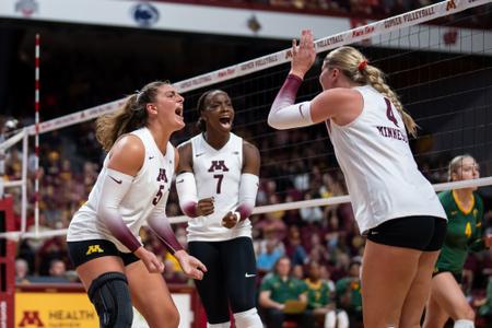 Texas volleyball receives three highly-ranked recruits from class