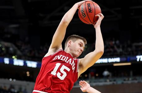 16 Men's Basketball Set to Host the Christmas Classic - Florida