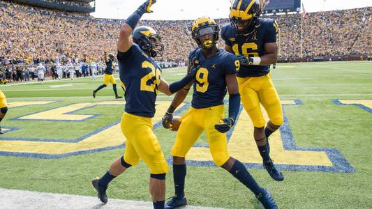 Michigan football's Donovan Peoples-Jones suits up vs. Wisconsin