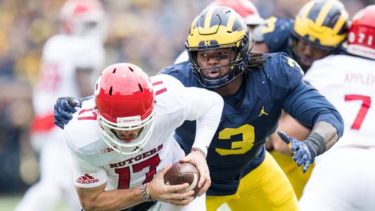 Michigan Football's Aidan Hutchinson makes TFL in preseason debut