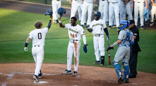 Walker blasts a walk-off homer in the 10th 