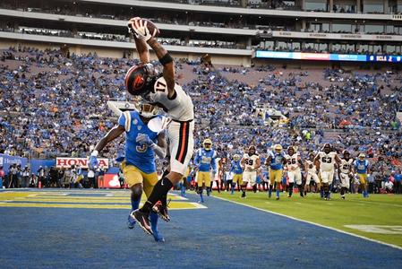 Watch: Former Oregon State Beavers' star Isaiah Hodgins scores