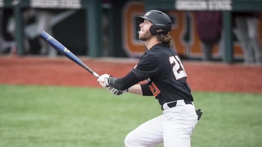 Stanford outfielder steals home run from Sacramento State - ESPN