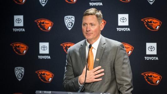 Oregon State hires Trent Bray as football coach, replacing