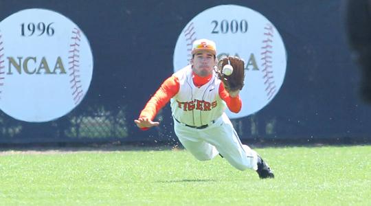 ECU vs. Texas baseball video highlights, score in Friday's Game 1