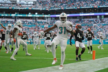 PHOTOS: Cleveland Browns at Miami Dolphins - NFL Week 10