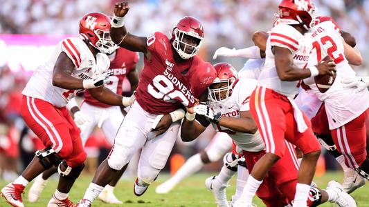 Oklahoma defensive lineman Neville Gallimore (90) plants a