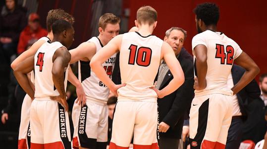 Dutch men's basketball staff adds Henderson - Central College Athletics