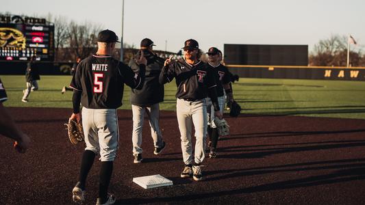 Iowa Baseball: Hawkeyes complete perfect 3-0 start to season