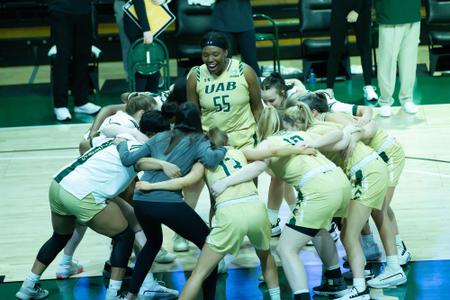 Niners Host Blue Raiders on Thursday Evening - Charlotte Athletics