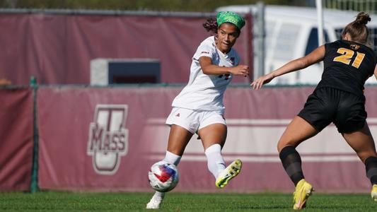Women's Soccer Begins Conference Play on Road at Boston - Loyola