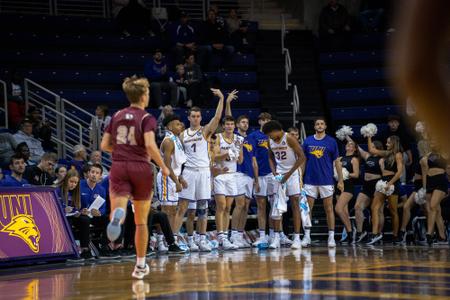 Central hosts 90 at boys basketball camp - Central College Athletics