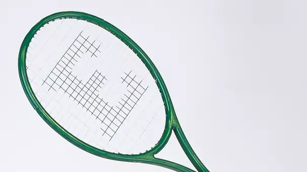 Tennis Evergreen: Racquet with E in strings
