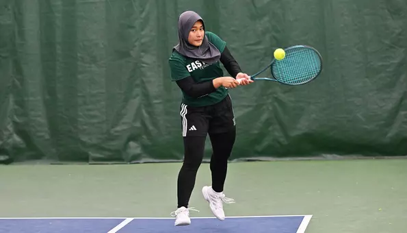 Cylova Zuleyka Hukmasabiyya returns the ball in a match against Cleveland State