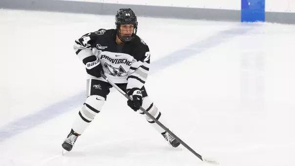 Women's ice hockey player Taylor Leemrijse skating during a game