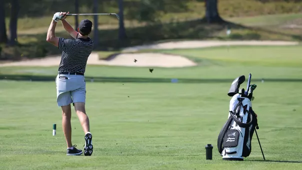 Men's golfer Logan Jaeger hitting a shot