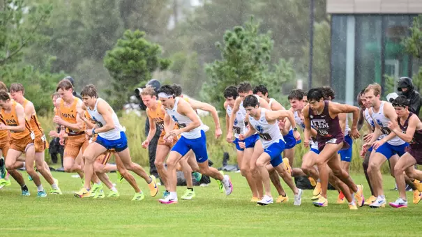 Duke men's cross country takes off from the starting line in a race