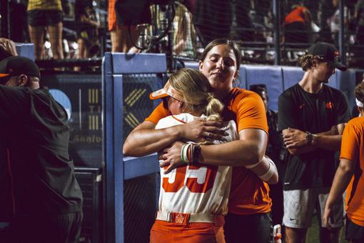 Naomi has a HR and 4 RBIs, Oklahoma St. clinches 4th straight WCWS berth