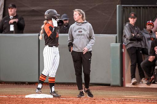 Naomi has a HR and 4 RBIs, Oklahoma St. clinches 4th straight WCWS berth