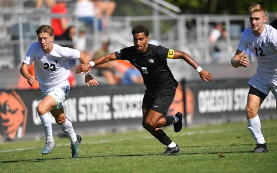 Former Oregon State Beavers soccer star Khiry Shelton traded to Sporting  Kansas City 