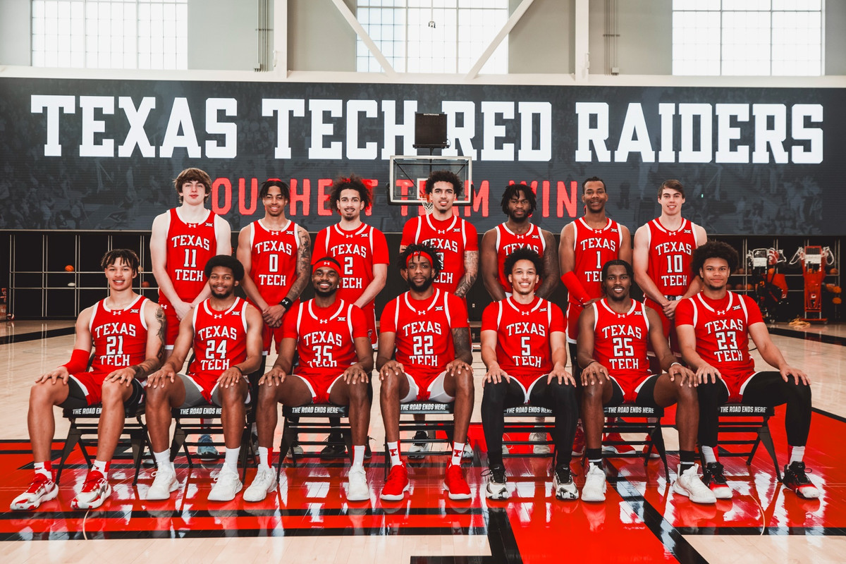 Check out our 2022/23 official men's team photo, News