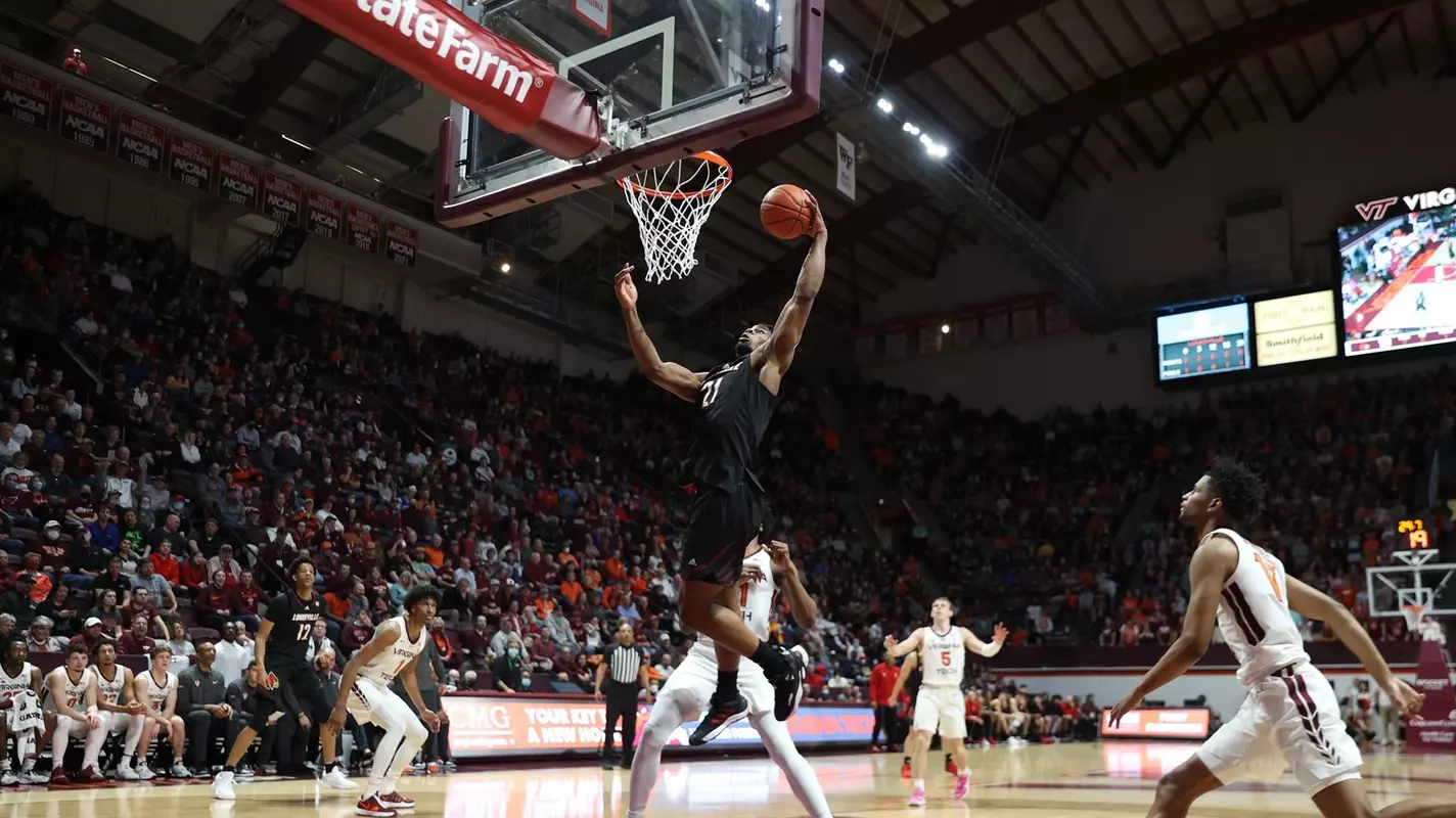 Sydney Curry dunks at Virginia Tech.