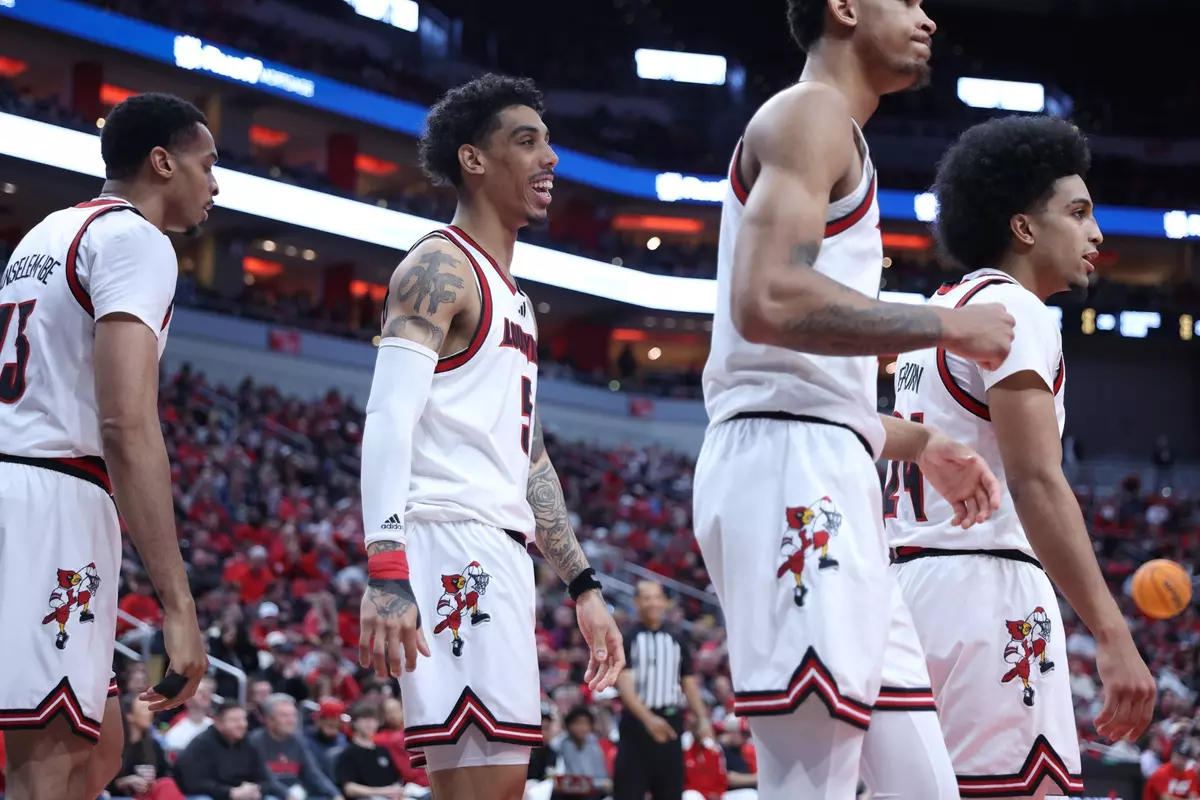 Terrence Edwards Jr. smiling at the team against California on March 5, 2025