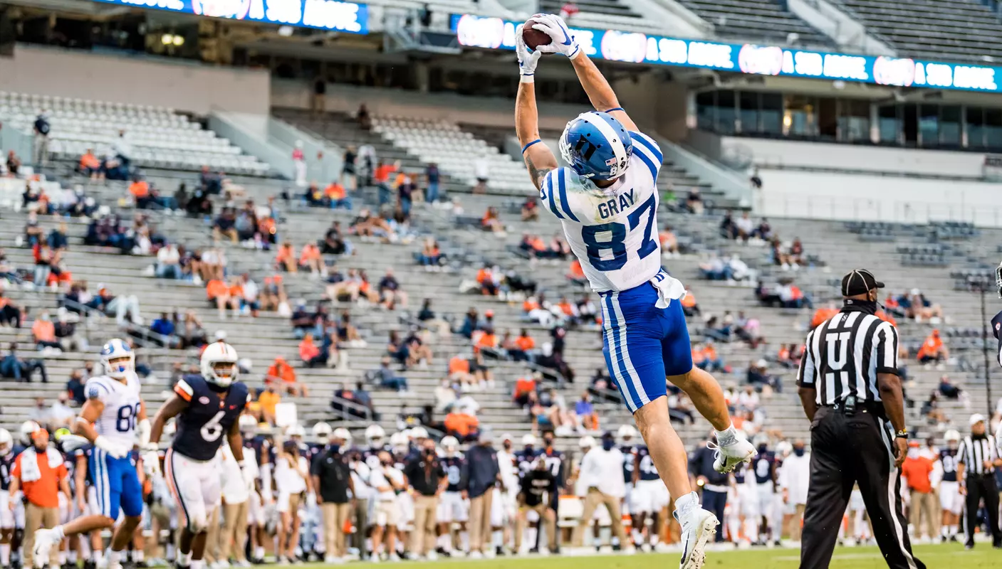 Noah Gray makes a catch during Duke's game with Virginia in 2020