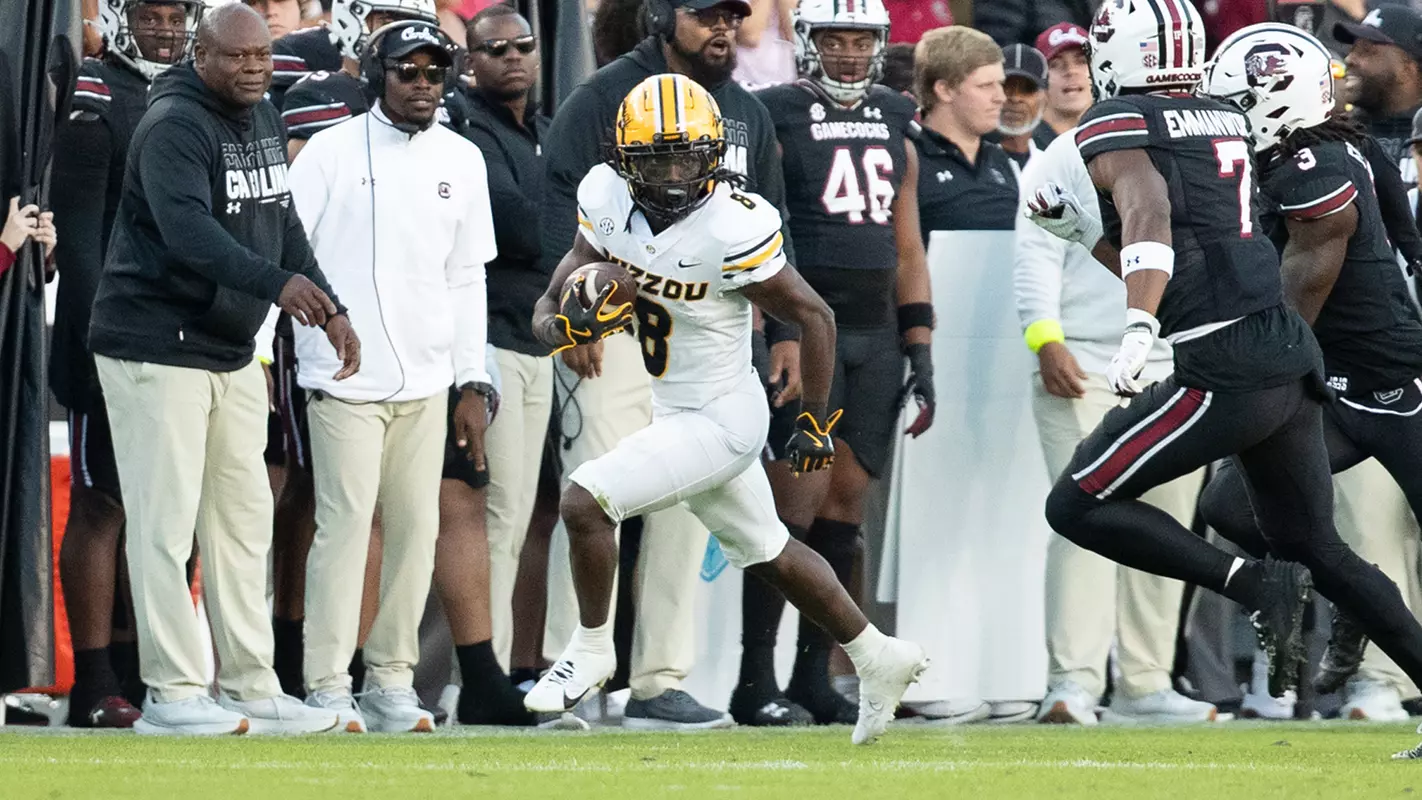 Nate Noel rushes downfield against South Carolina