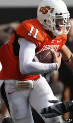 Quarterback Zac Robinson, left, runs with the ball against Georgia's Dominique Dobbs, right, during the fourth quarter. (AP Photo/Sue Ogrocki)