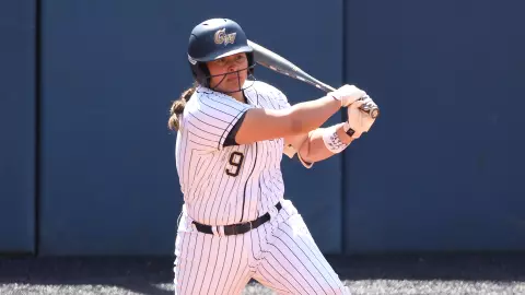 Alessandra Ponce takes a swing.
