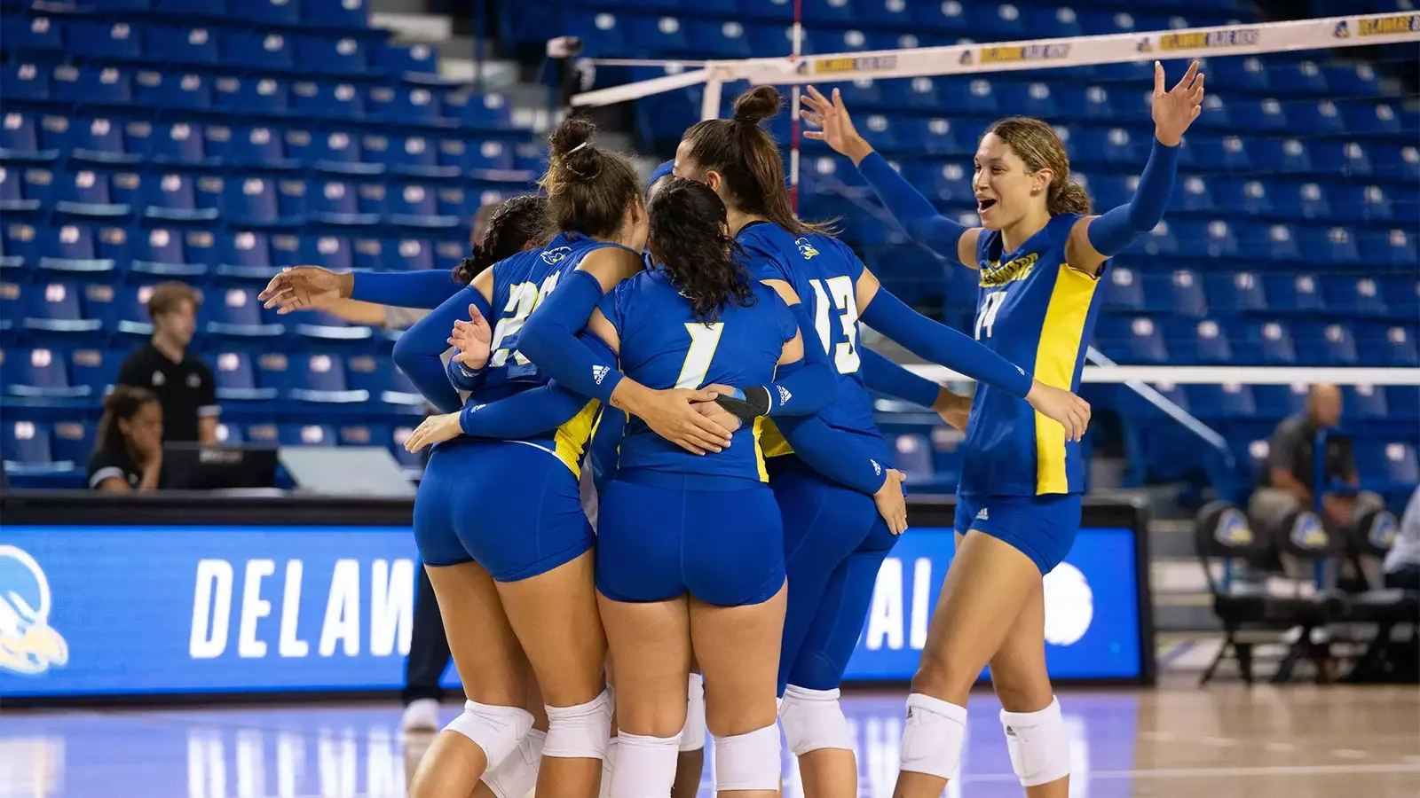 Volleyball Sweeps Lamar To Go Undefeated at UTSA Tournament