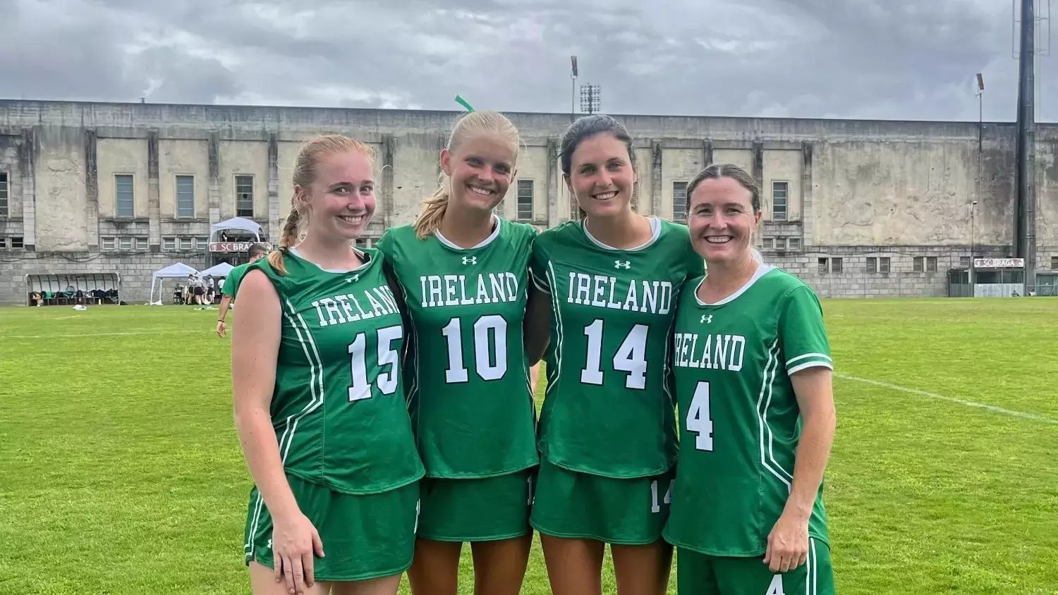 Bären der Vergangenheit, Gegenwart und Zukunft kämpfen für das Team Irland bei der Lacrosse-Europameisterschaft der Frauen 2024