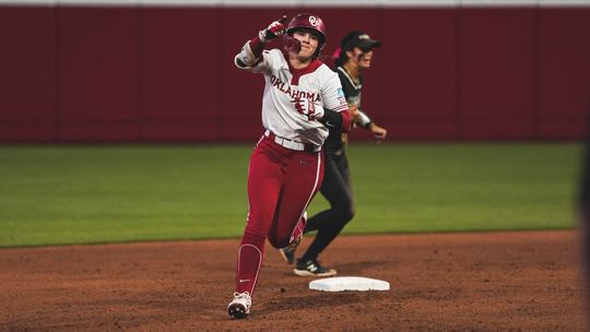 Sooners Run-Rule Cleveland State to Open NCAA Tournament