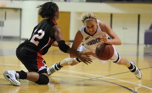 Cardinals blitz ACU, 60-44 Image