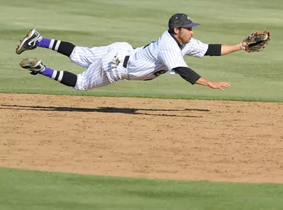 Hilltoppers Smash Wildcats Image